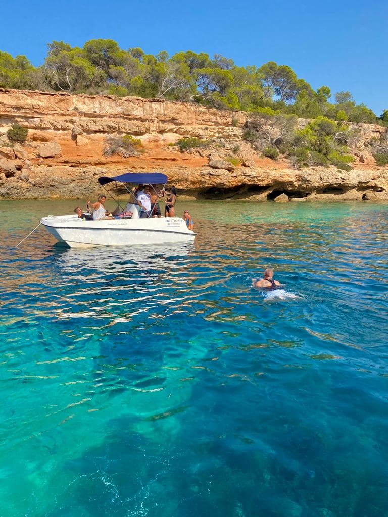 Self hire boat experience in Ibiza for families