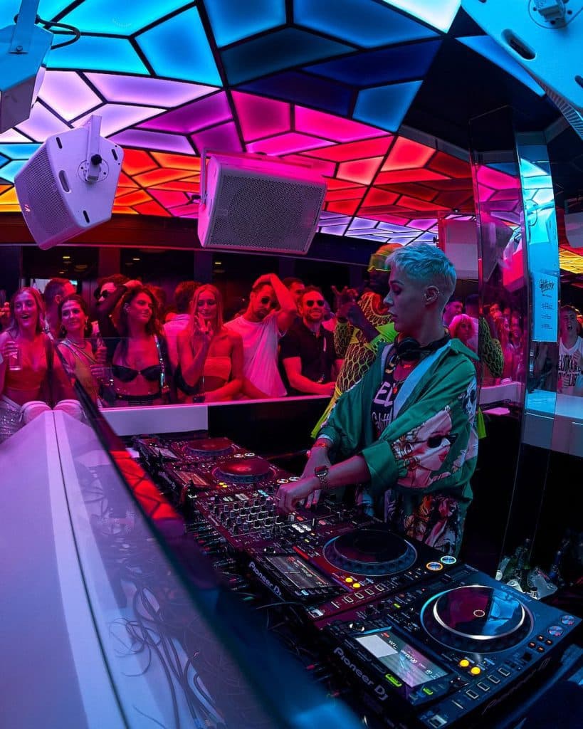 Crowd and lighting inside Hï Ibiza